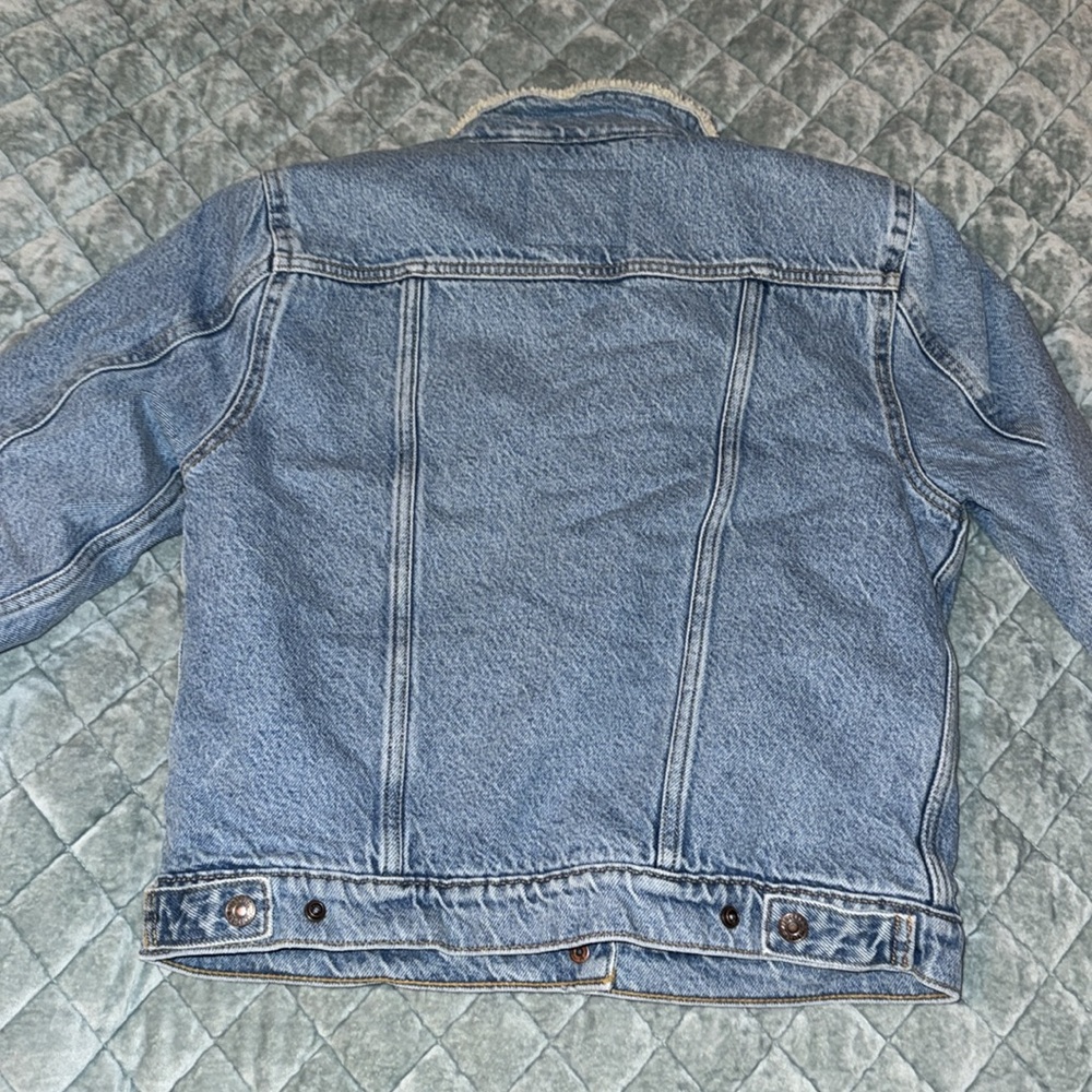 Levi women’s jean coat - Picture 3 of 3